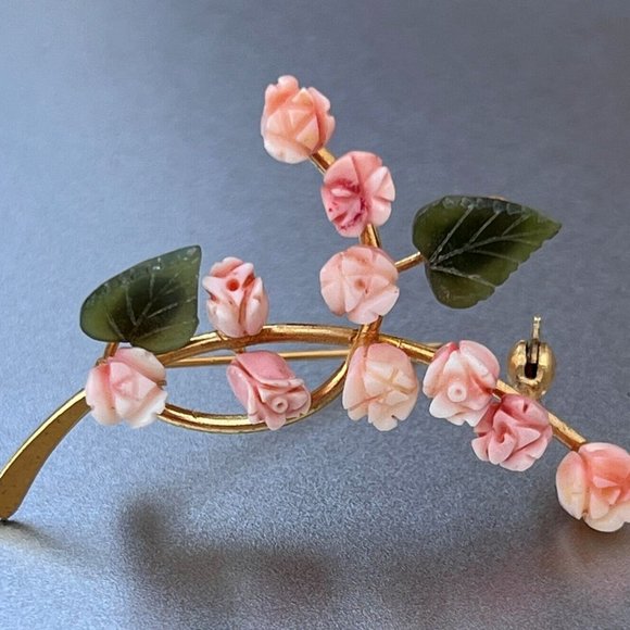 Vintage Swoboda Carved Coral Flowers & Jade Leaf Brooch, 2" Long, 10 Roses - Picture 1 of 13